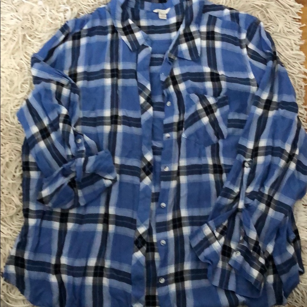 Blue/white flannel like long sleeve shirt